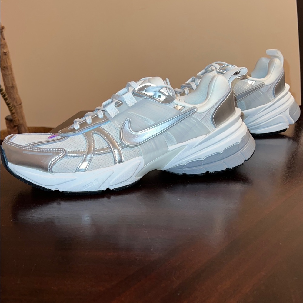 Nike V2K Run Pure Platinum Chrome
